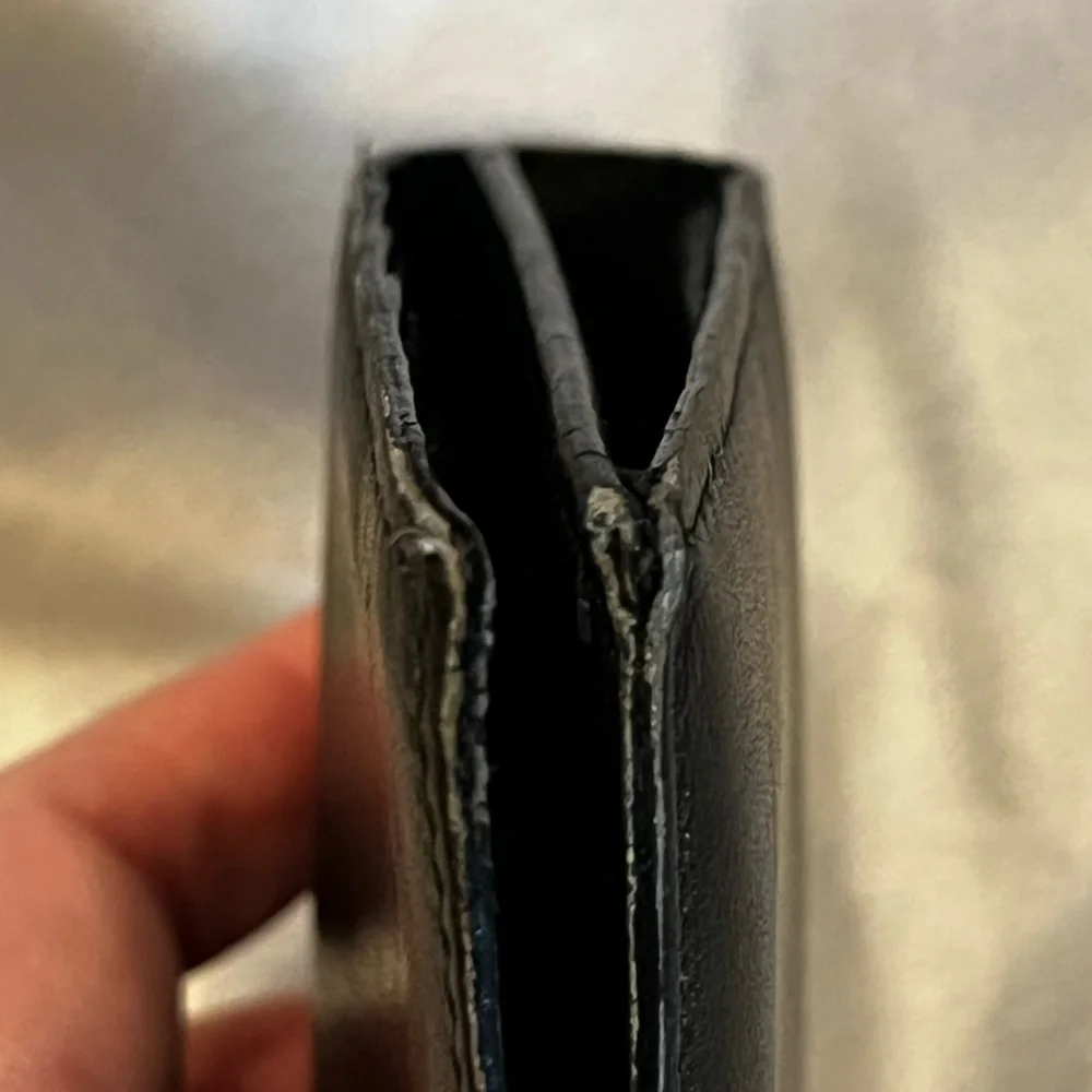 AUTHENTIC Gucci Vintage Black Leather Wallet with Gold Hardware - Picture 11 of 12